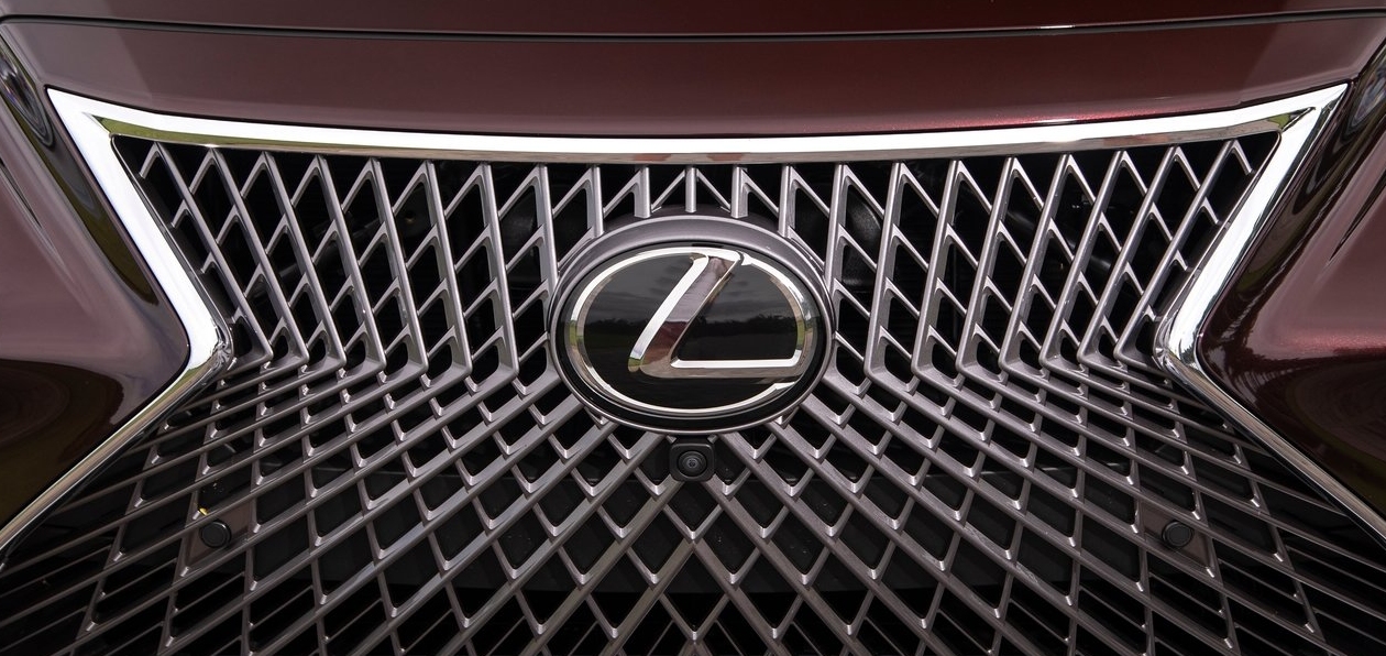 Lexus не стал повышать цены, несмотря на увеличение утильсбора