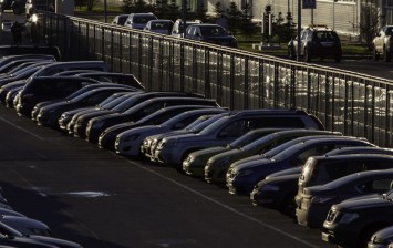 Продажи автомобилей с пробегом в России упали впервые с 2015 года