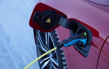 Volvo хочет в три раза увеличить продажи гибридов, чтобы избежать штрафов от Брюсселя