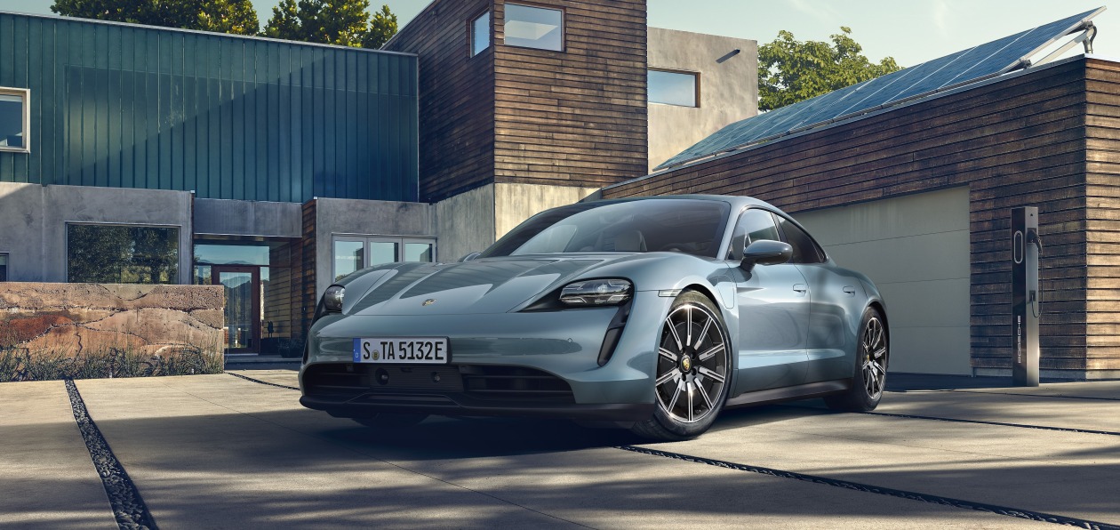 В США загорелся электромобиль Porsche Taycan