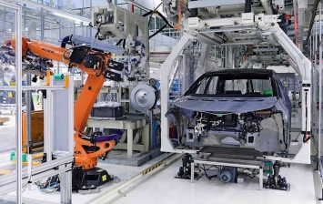 Пандемия коронавируса продолжает «закрывать» автозаводы в Европе