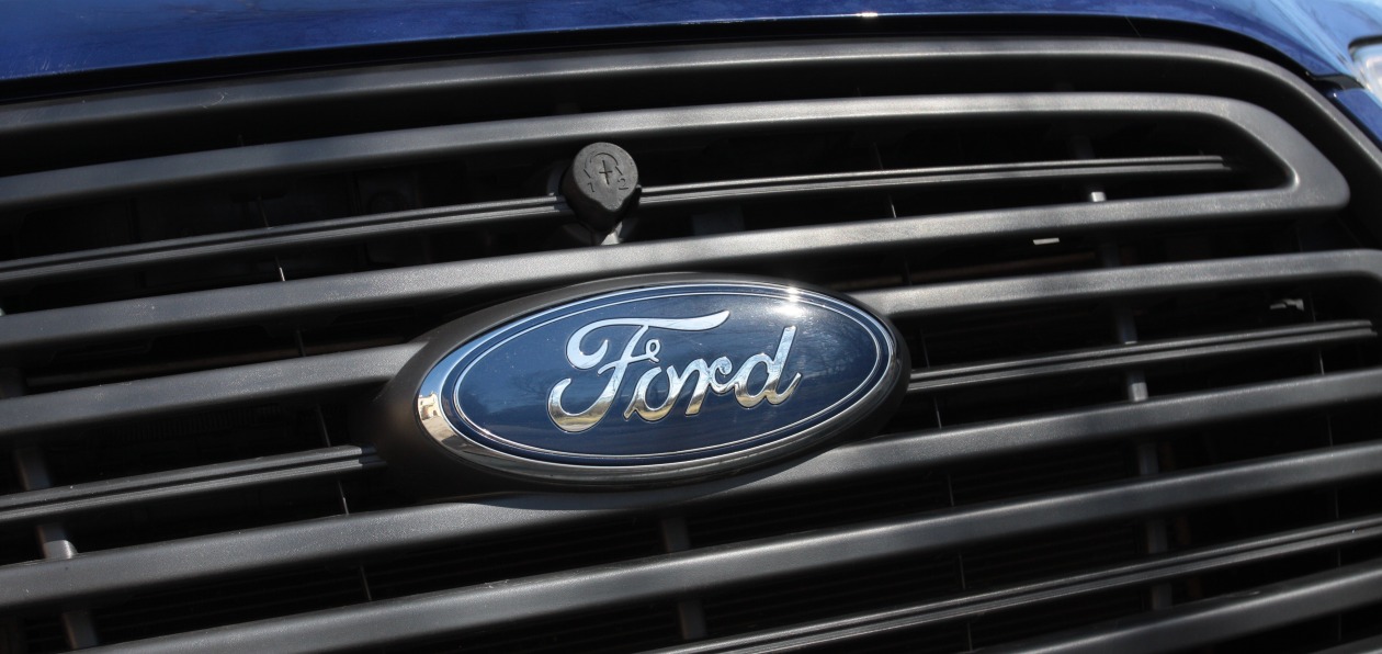 Ford намерен заработать на электрических LCV