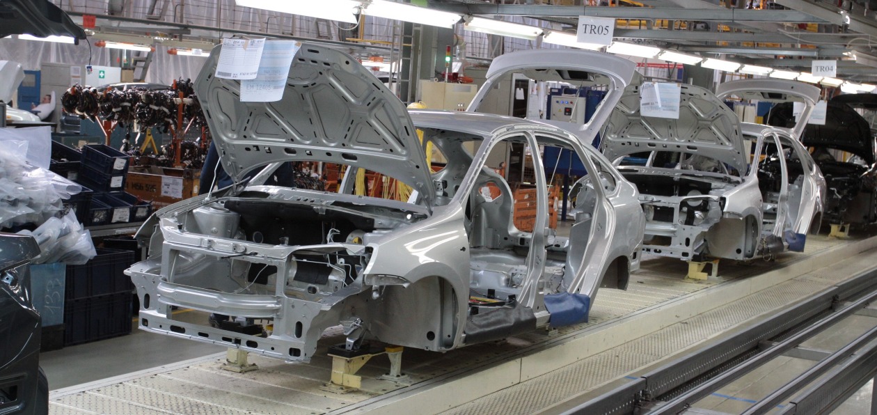 Российские автозаводы пока не приостанавливают производство