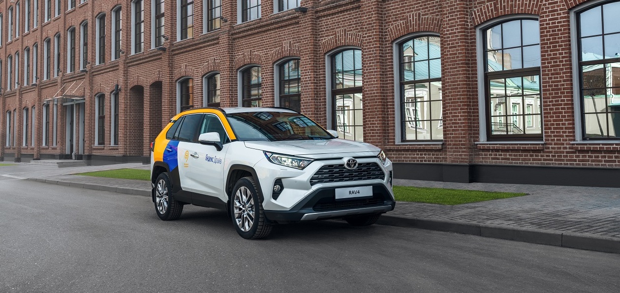 Новый Toyota RAV4 пополнил автопарк «Яндекс.Драйва»