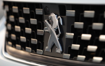 Peugeot и Citroen обслужат автомобили медиков и волонтеров бесплатно и вне очереди