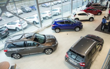 Продажи новых авто в Петербурге упали за полгода почти на треть
