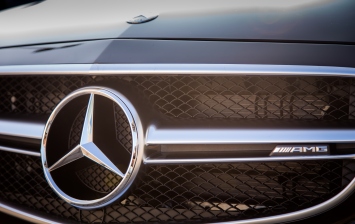 Mercedes отзывает сотни машин в России из-за заднего сиденья