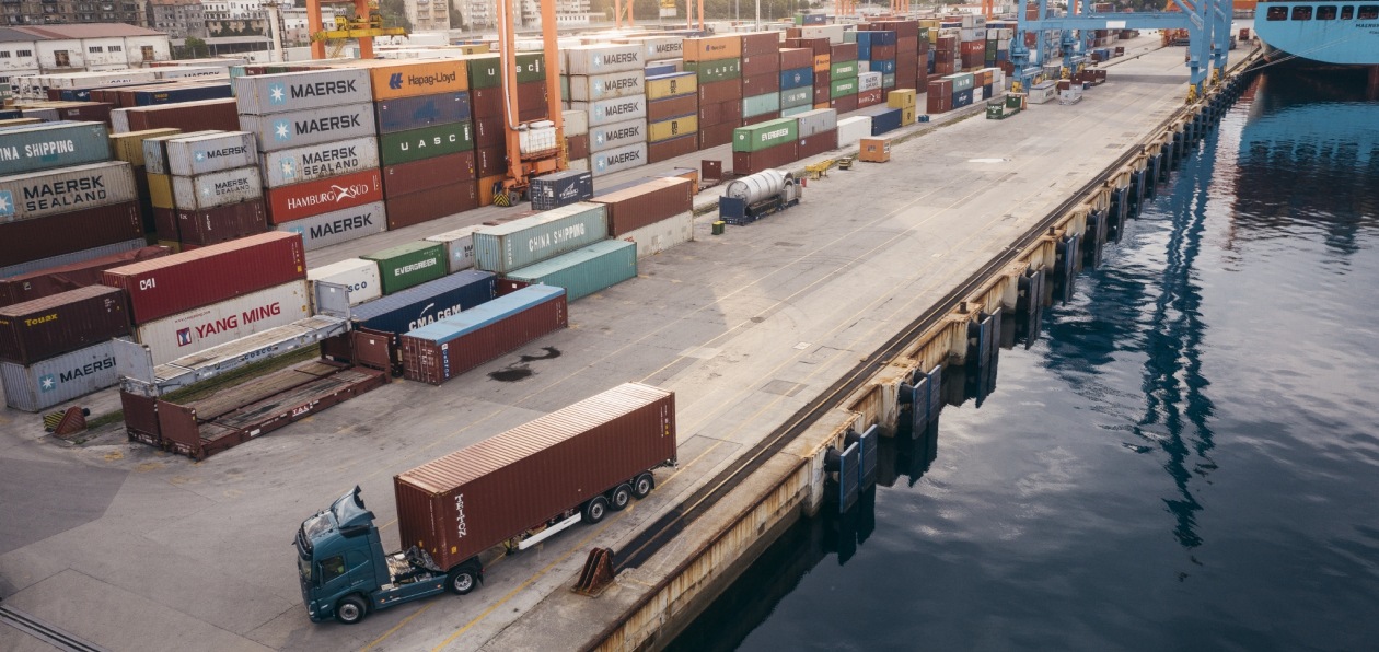 Автоиндустрия попала в число отраслей, пострадавших от сбоев в глобальной системе грузоперевозок