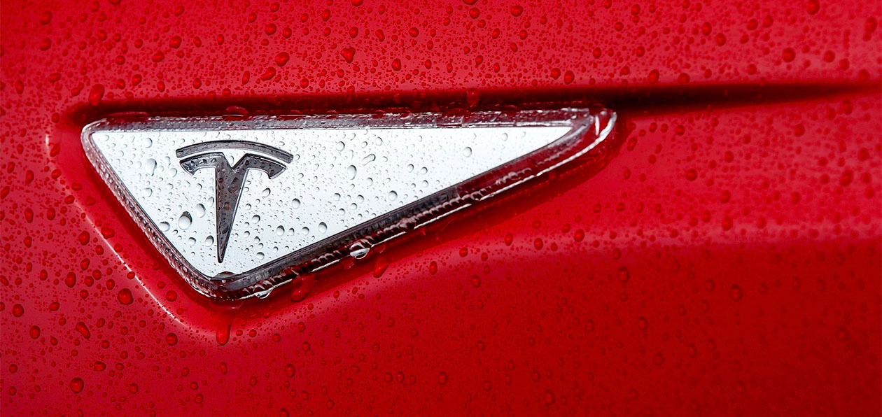 В США от Tesla требуют отозвать 158 тысяч машин