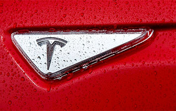 В США от Tesla требуют отозвать 158 тысяч машин