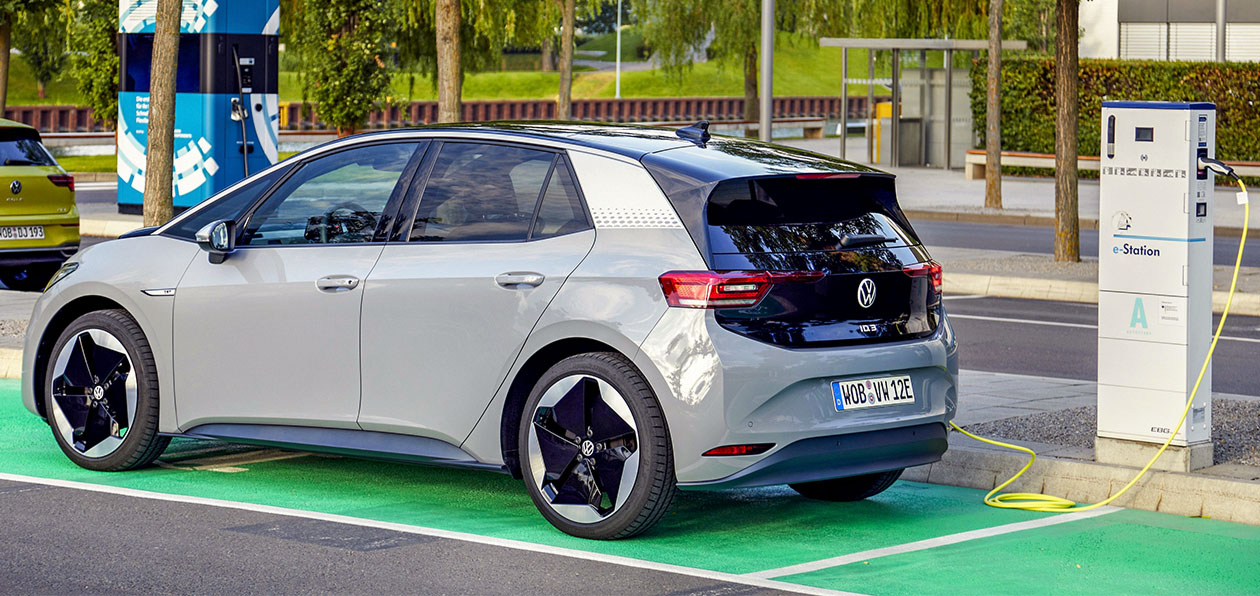Volkswagen утроил продажи электромобилей в 2020 году