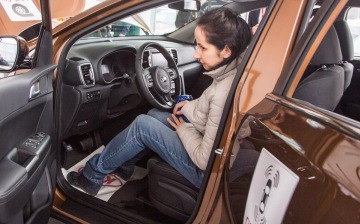 Петербуржцы стали менее активно раскупать новые автомобили