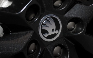 Российским владельцам новой Skoda Octavia стал доступен сервисный контракт