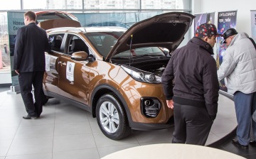 Российский авторынок вырос в апреле почти в три раза