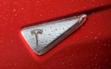 Электромобили Tesla перестали продаваться за «Биткоины»