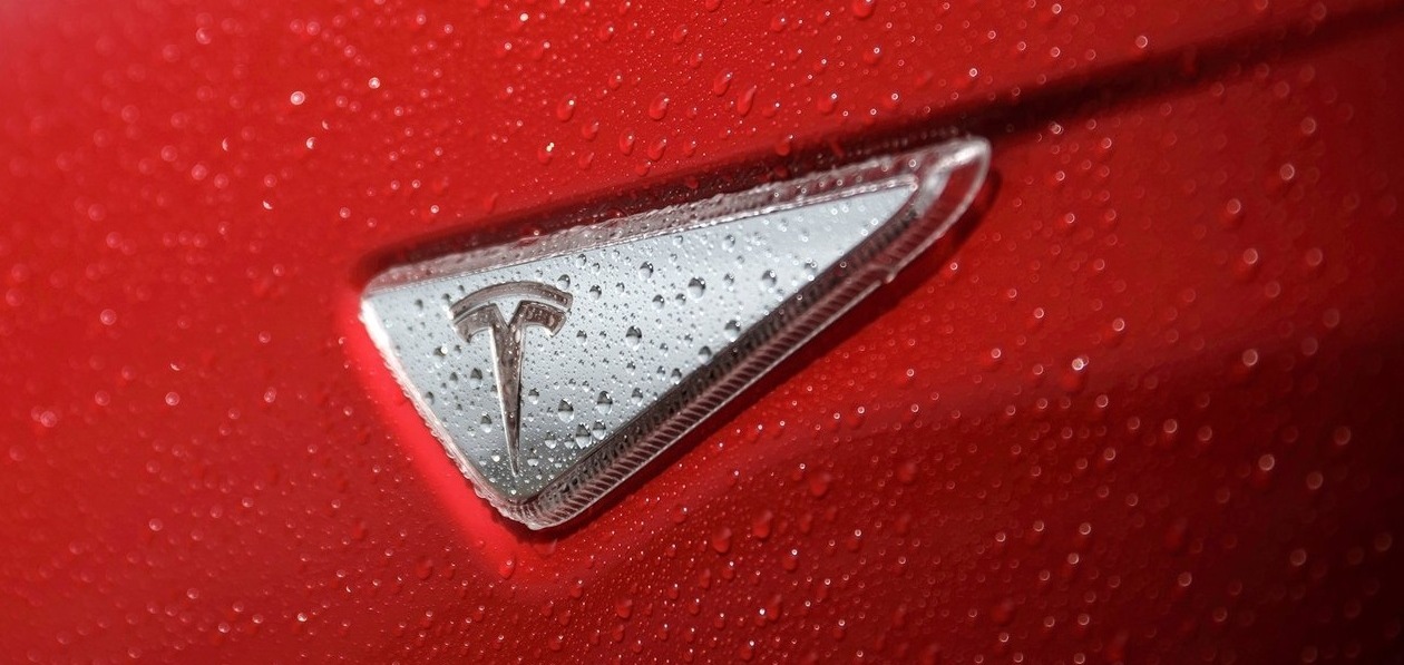Электромобили Tesla перестали продаваться за «Биткоины»