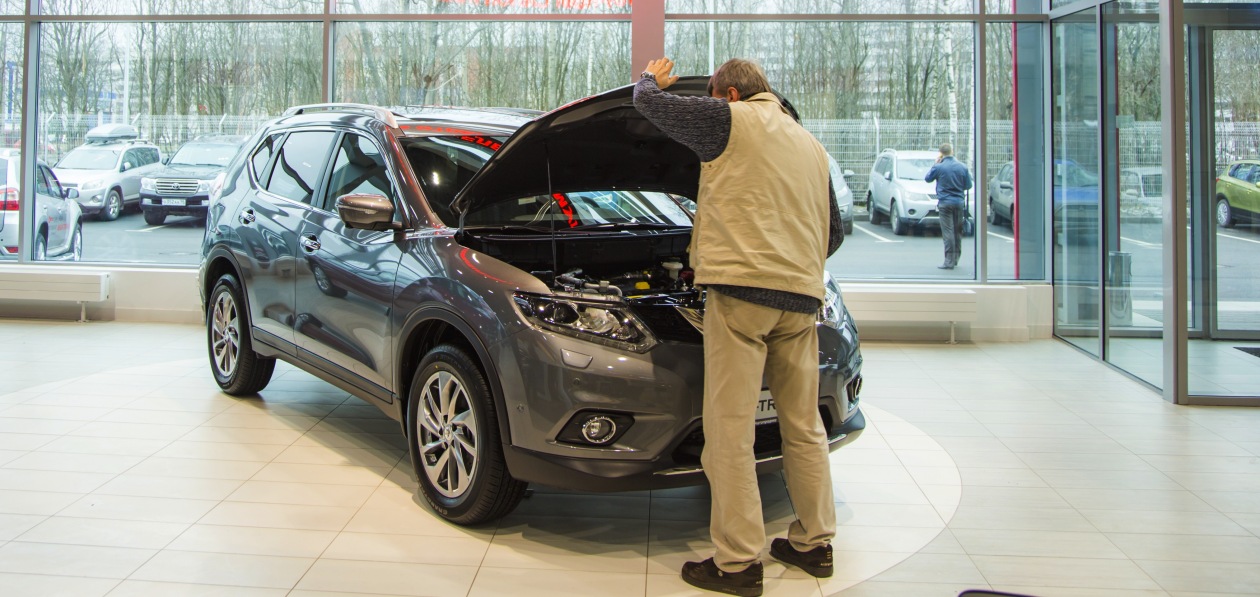 Продажи новых авто в России выросли в первом полугодии более чем на треть