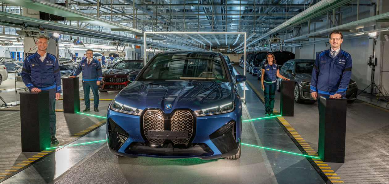 BMW и Mercedes-Benz будут искусственно создавать дефицит машин ради высокой цены
