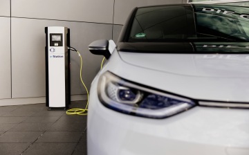 Массовое распространение электромобилей сократит спрос на нефтеперерабатывающие мощности