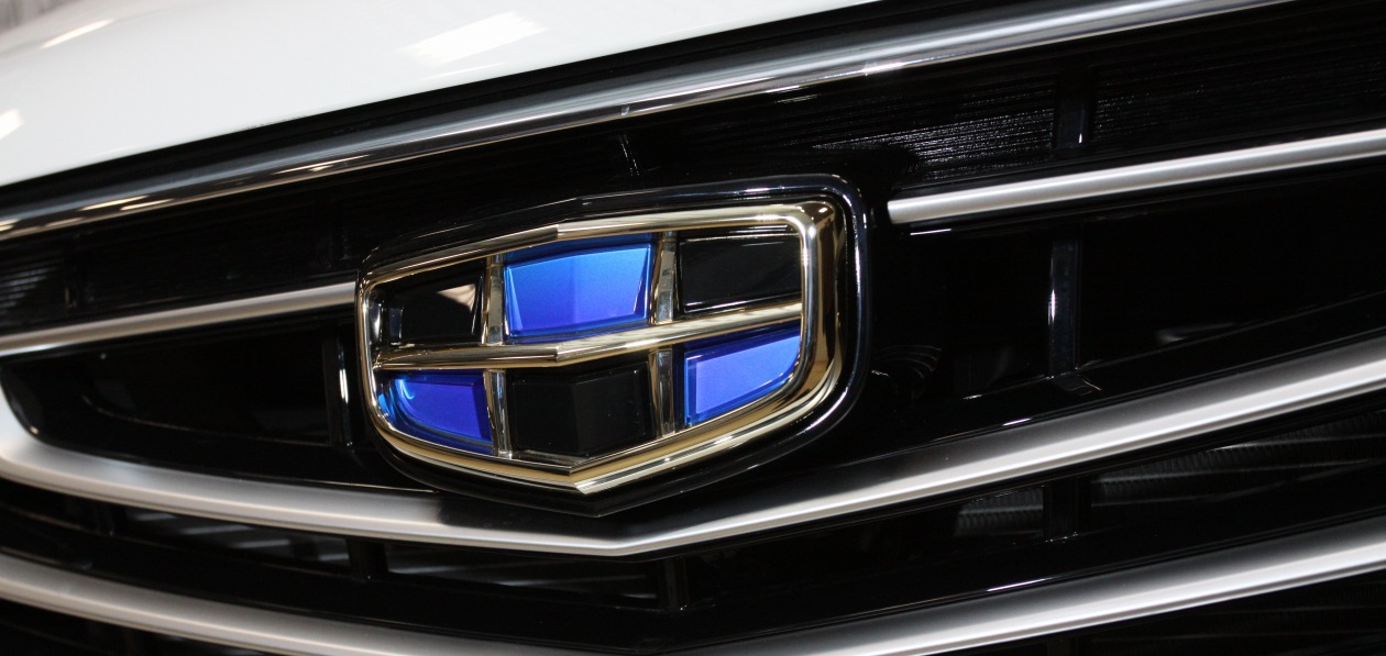 Geely построит в Китае 5000 станций по экспресс-замене батареи в электромобилях