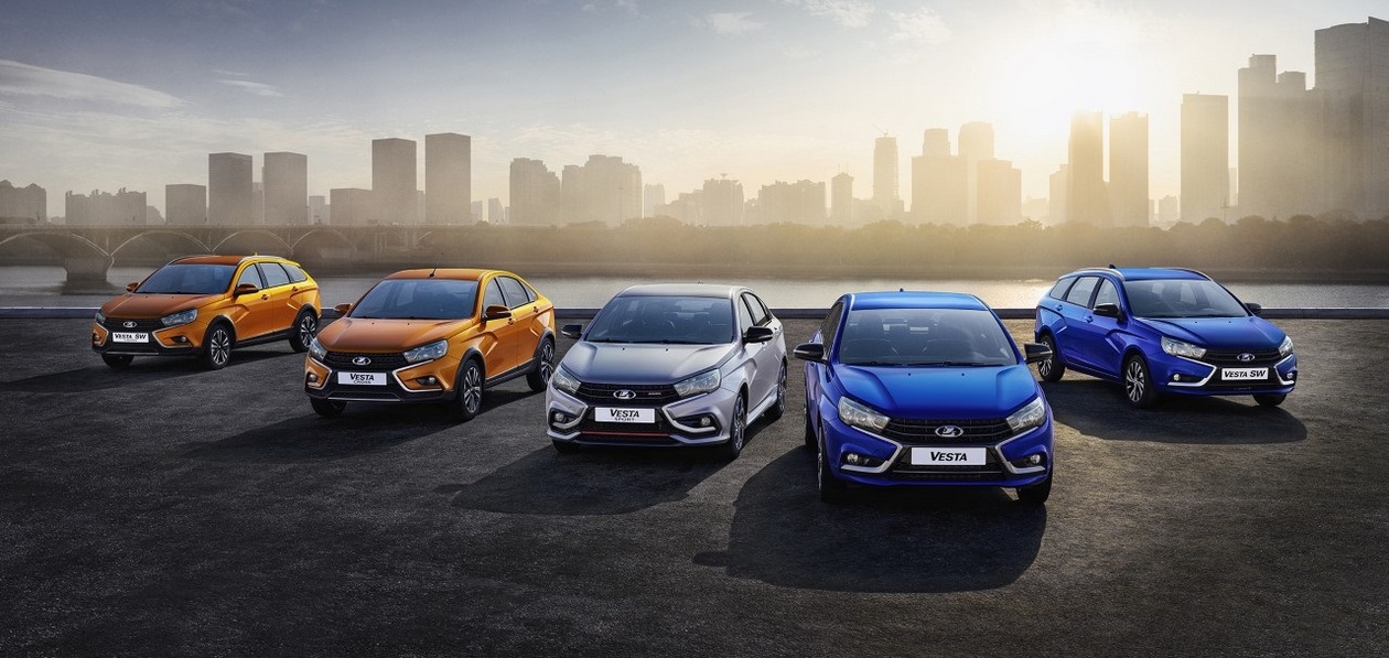 Продажи Lada упали на треть из-за мирового дефицита полупроводников