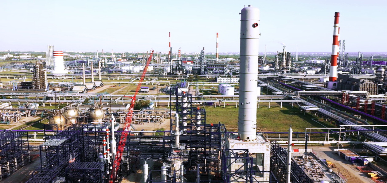 «Газпром нефть» завершила первый этап строительства нового комплекса в Омске