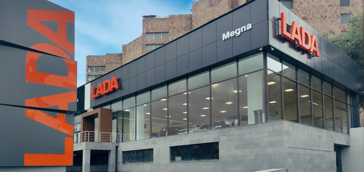 Дилерские центры Lada и Renault открылись по соседству в столице Армении