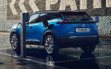 Глава Stellantis: «Быстрый отказ от ДВС обойдется запредельно дорого»