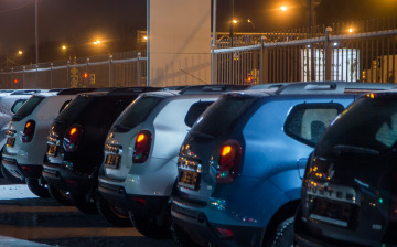 Больше половины россиян отложили покупку автомобиля из-за дефицита и высоких цен