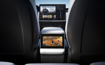 Владелец Tesla Model 3 пожаловался на встроенные игры, отвлекающие от дороги