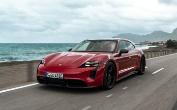 Электромобиль Porsche Taycan обошел по продажам «911-й»