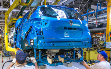 Renault временно остановит производство на заводе в Москве