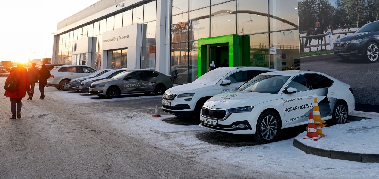 Падение рубля сгладило эффект от омикрона для дилеров Петербурга