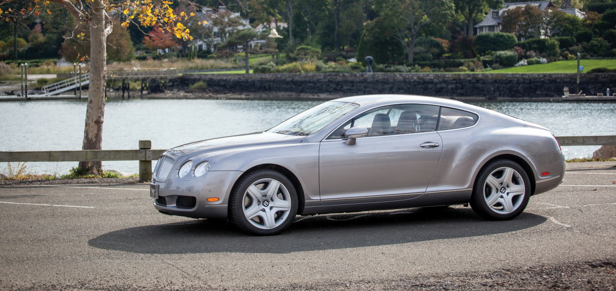 В феврале продажи люксовых автомобилей с пробегом в России выросли на 60%