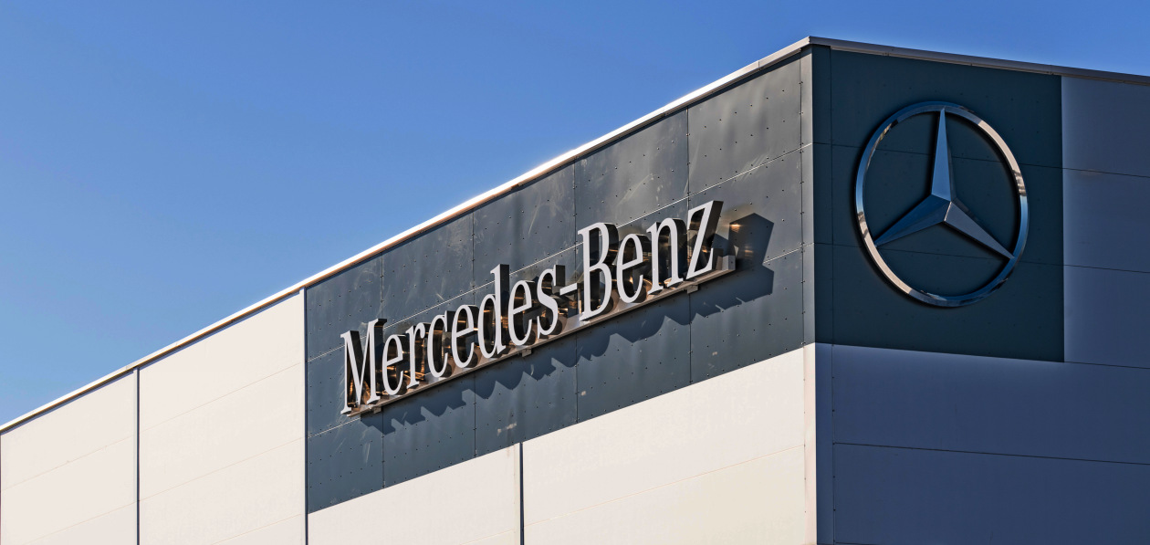 Mercedes приостановит поставки машин и их производство в РФ