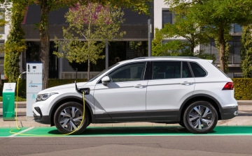 Volkswagen отзывает более 100 тыс. гибридов после 16 случаев возгорания