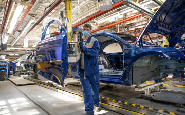 Правительство требует от автоконцернов сохранить 90% сотрудников ради компенсации утильсбора