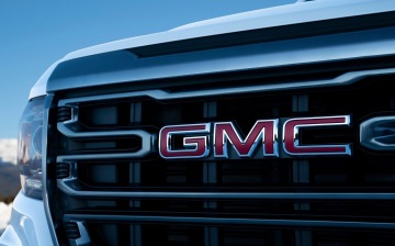 На заводах GM застряла почти сотня тысяч машин из-за нехватки запчастей