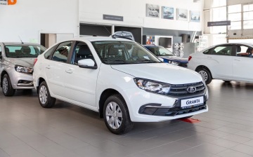 Петербуржцы стали в полтора раза чаще ходить в автосалоны Lada