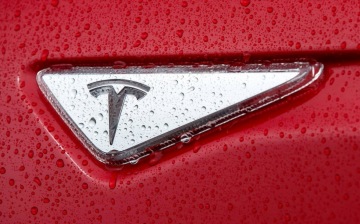 В США расследуют смертельную аварию с автомобилем Tesla и пешеходом