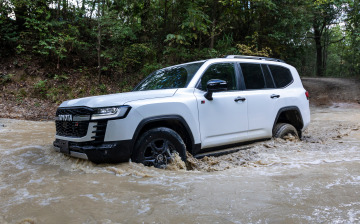 Четырехлетние очереди на Land Cruiser 300 вынудили Toyota остановить прием заказов