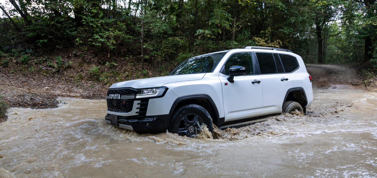 Четырехлетние очереди на Land Cruiser 300 вынудили Toyota остановить прием заказов