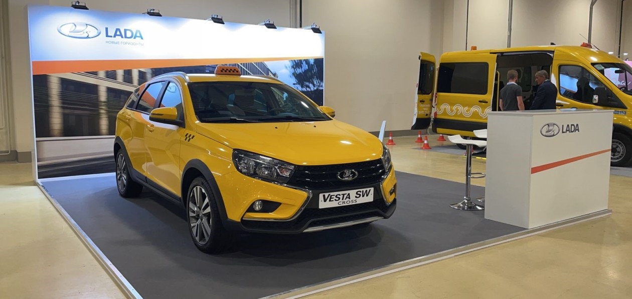 Сервис «Яндекс.Такси» намерен перейти на Lada из-за дефицита машин