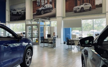 Китайские кроссоверы и Lada: авторынок Петербурга потерял две трети с прошлого года