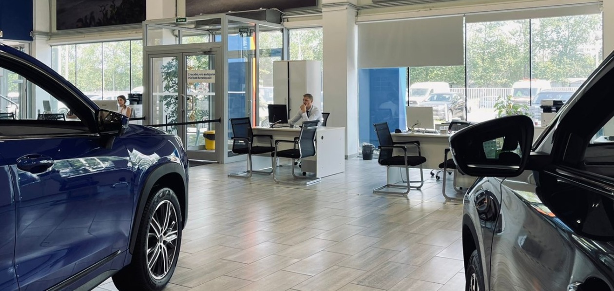 Китайские кроссоверы и Lada: авторынок Петербурга потерял две трети с прошлого года