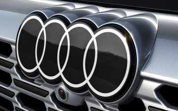 Машины Audi получат двухцветный логотип