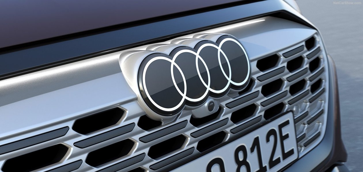 Машины Audi получат двухцветный логотип
