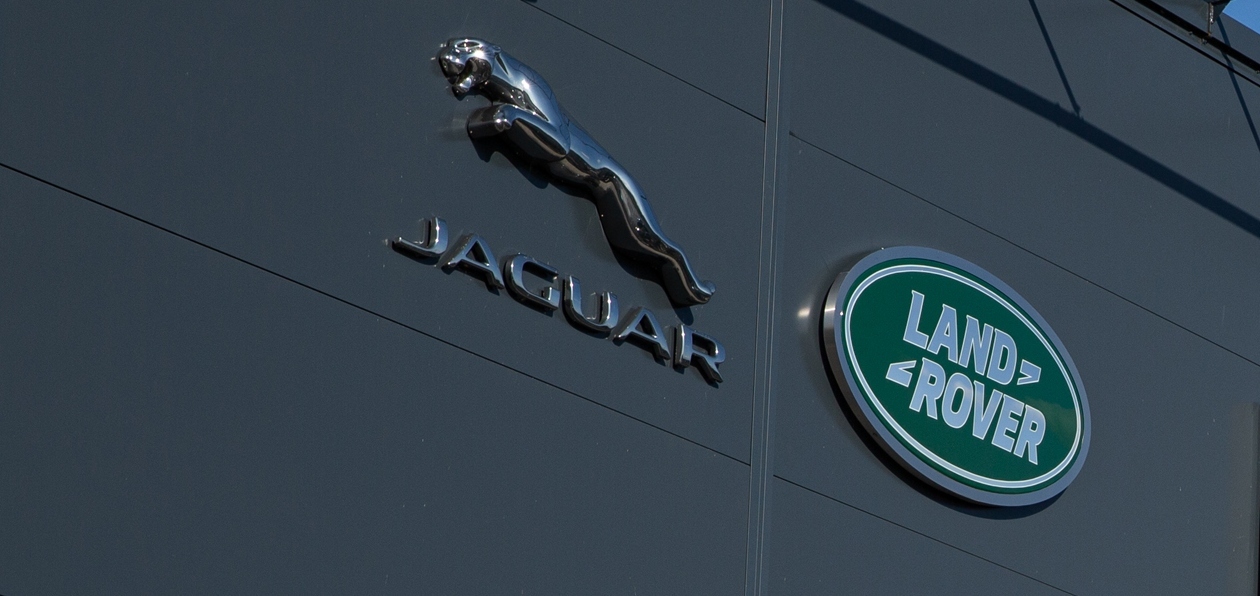 Jaguar Land Rover вышел на охоту за сокращенными IT-специалистами