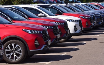 Продажи новых легковых автомобилей в феврале упали на 43%