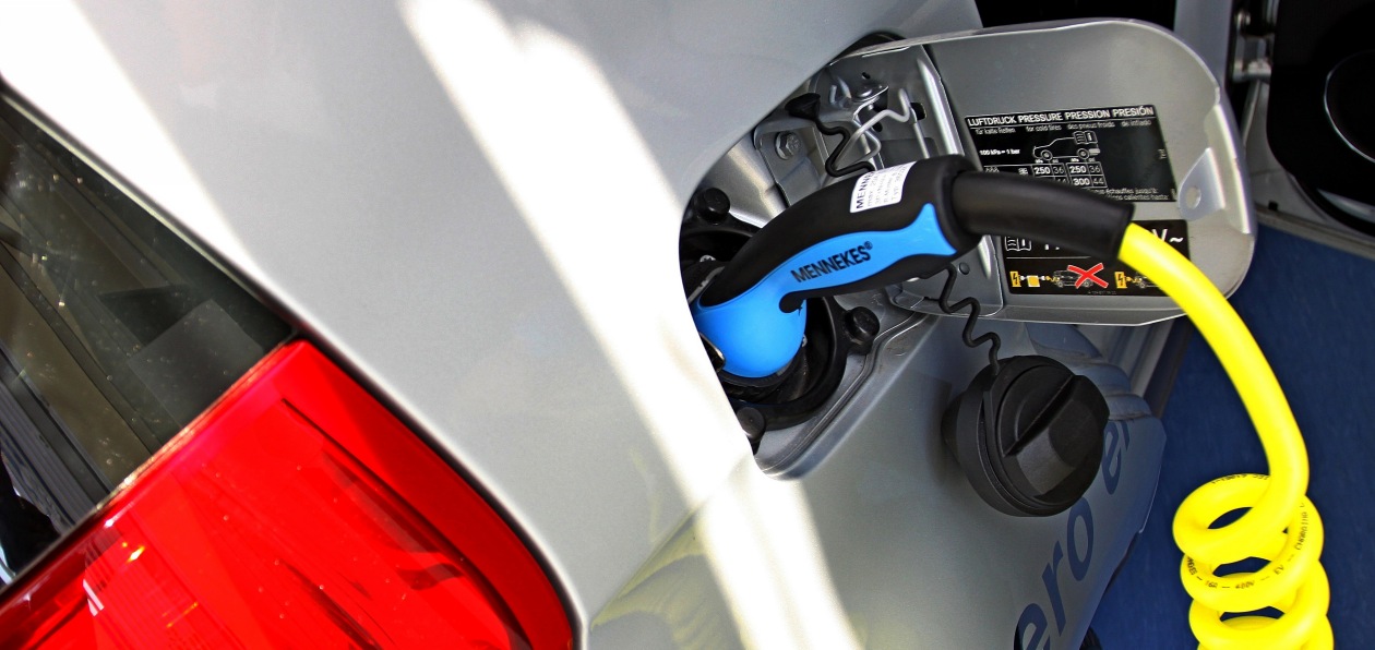 АЗС могут обязать устанавливать зарядки для электромобилей